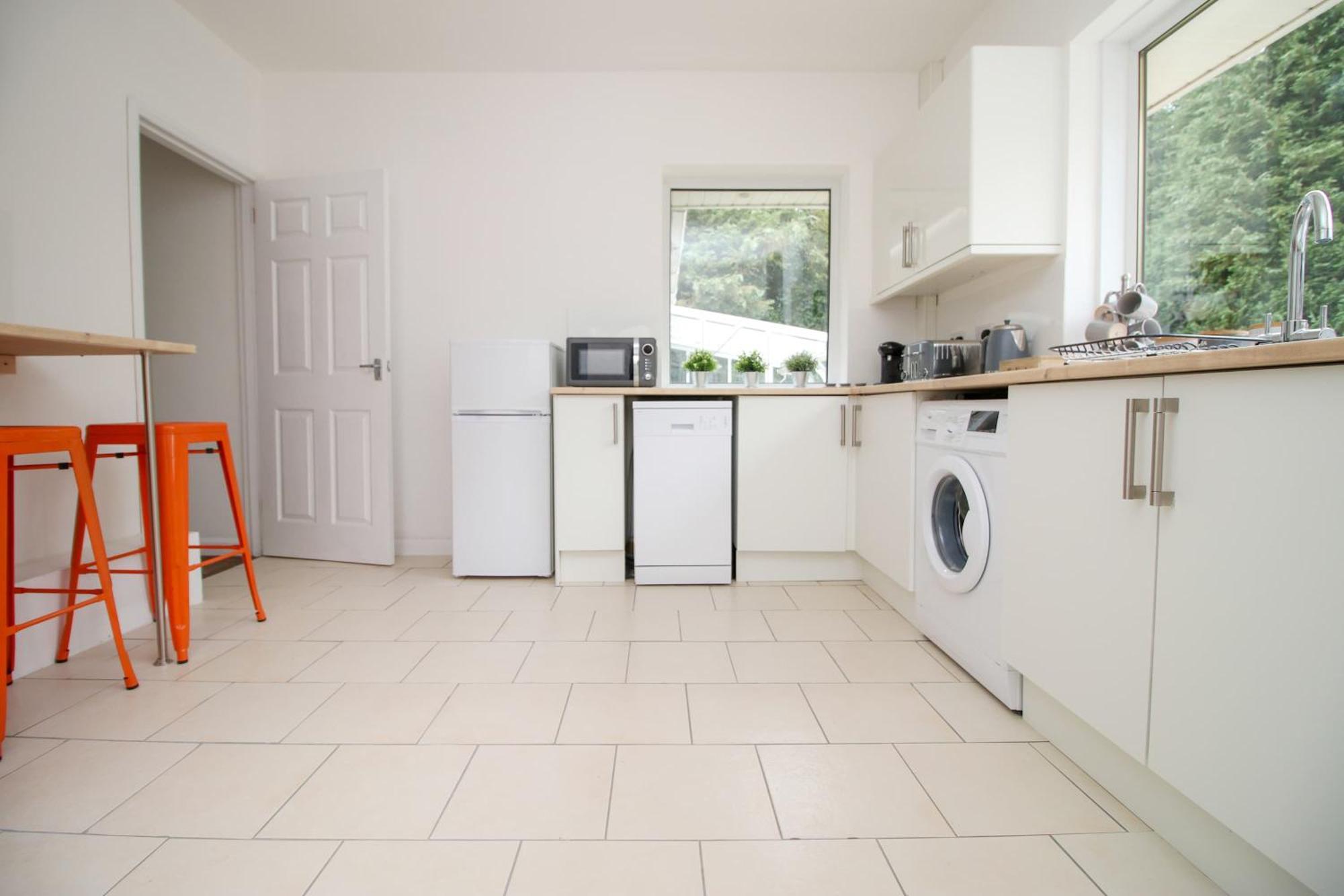 The Lockett Wonderful Large Bungalow Plympton, Plymouth Free Parking By Staystaycations エクステリア 写真